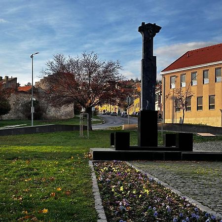 M18 - Csak Egy Lepes A Toertenelmi Belvaros - Free Parking Pécs Kültér fotó